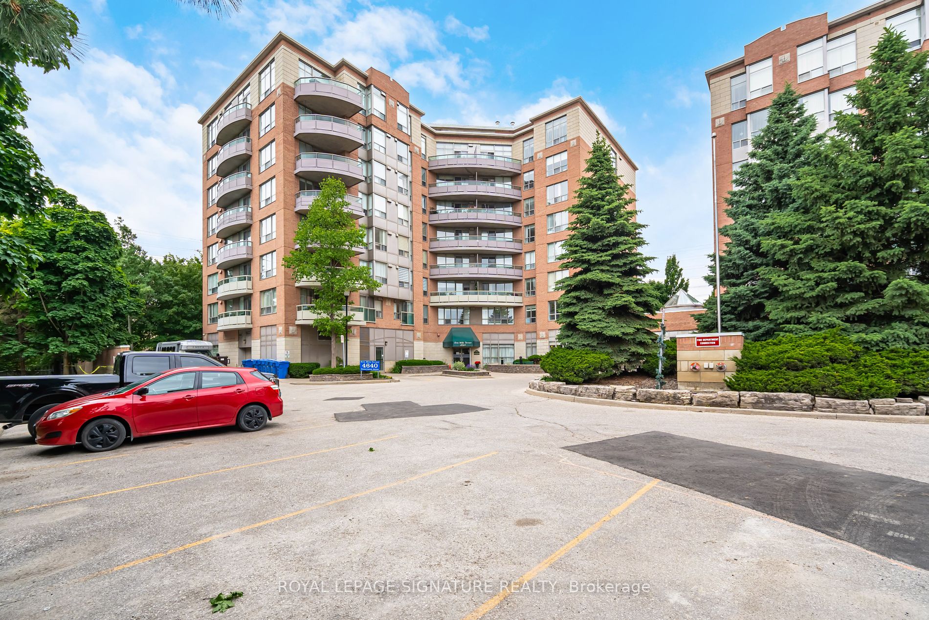4640 Kimbermount Ave #201, Mississauga, ON L5M 5W6