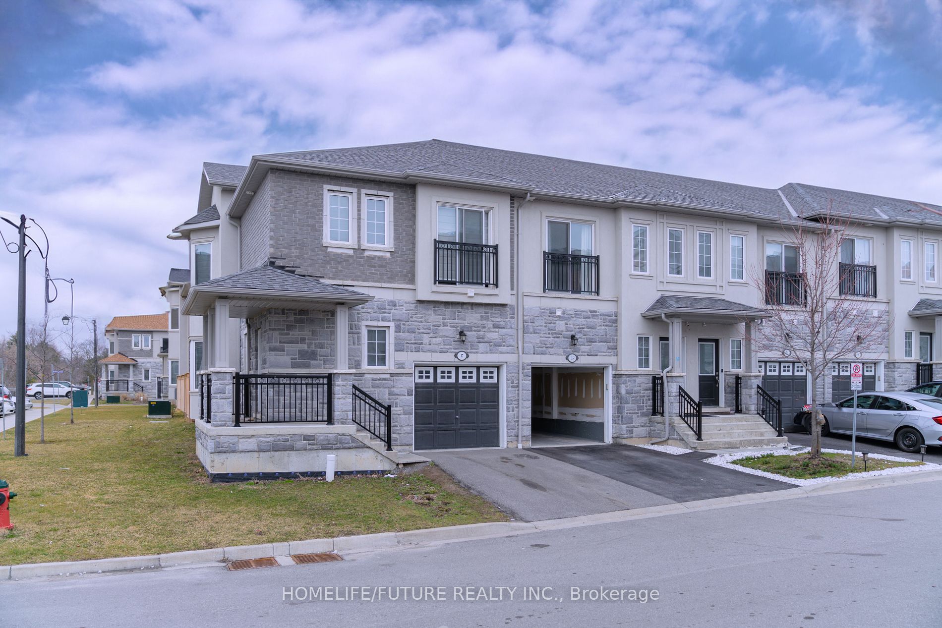 35 Prospect Way, Whitby, ON L1N 0L4