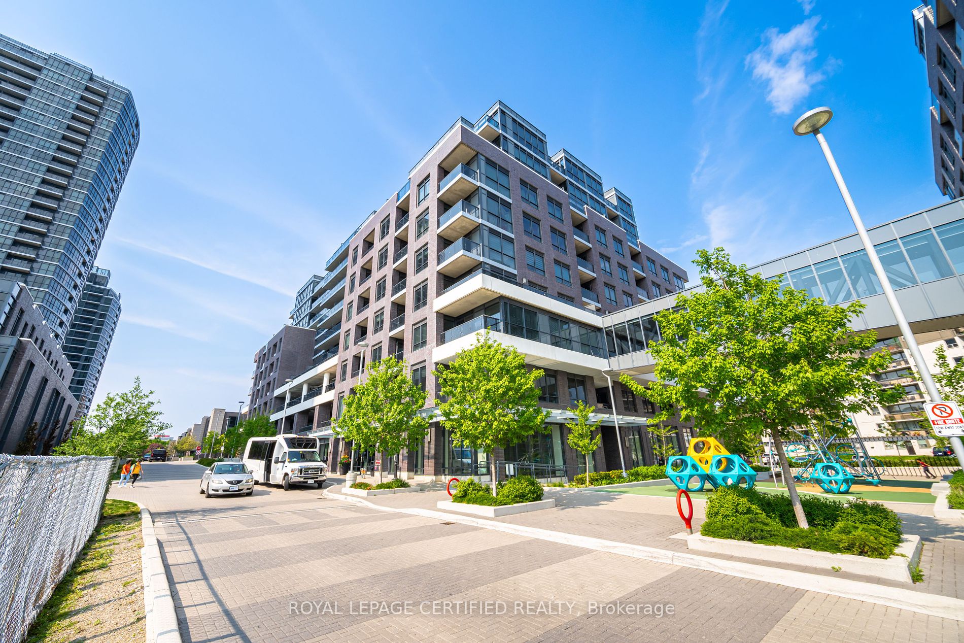 26 Gibbs Rd #837, Toronto, ON M9B 0E3