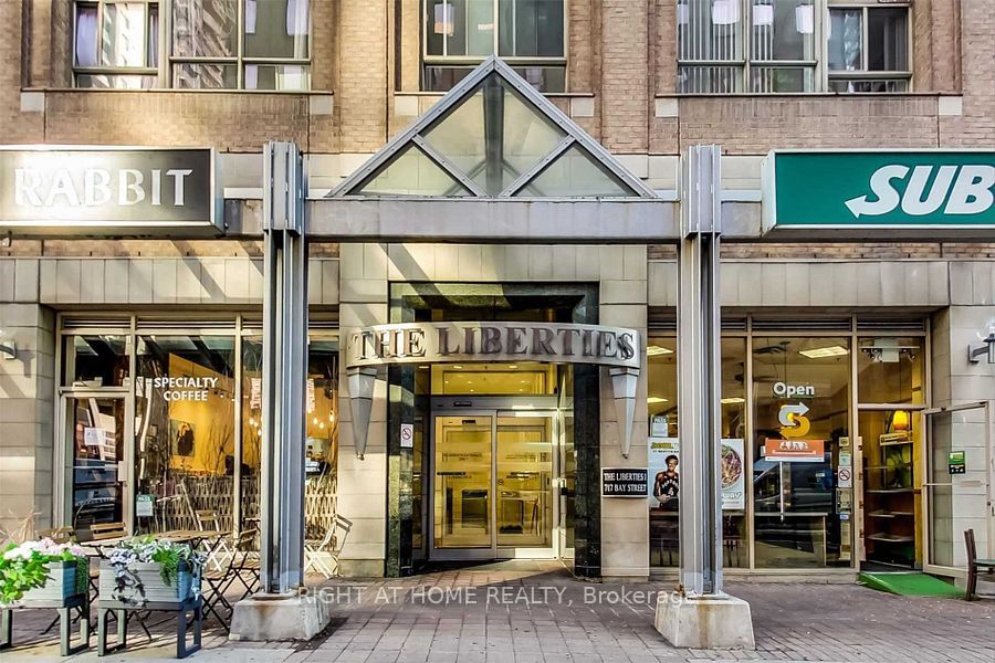 711 Bay St #1214, Toronto, ON M5G 2J8