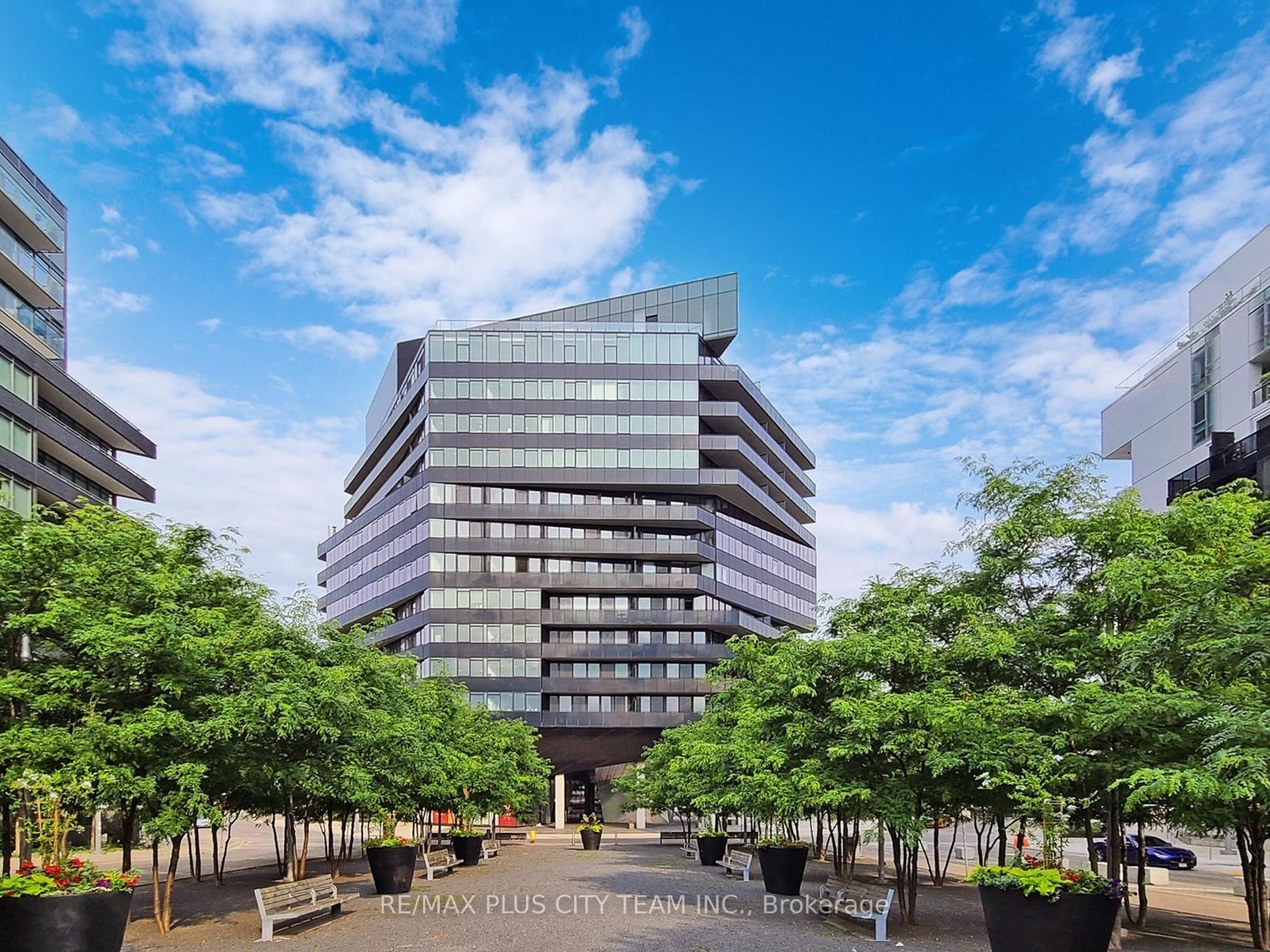 21 Lawren Harris Sq #403, Toronto, ON M5A 0T4