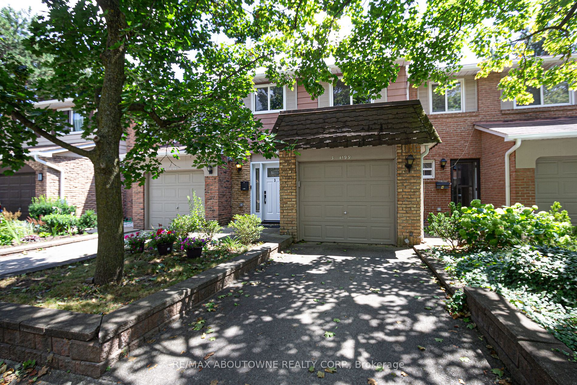 4199 Longmoor Dr #3, Burlington, ON L7L 5J9